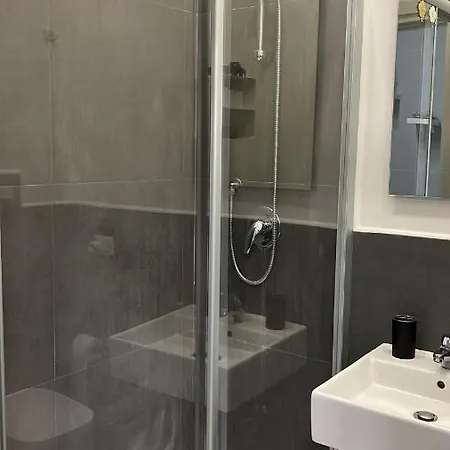 Rodino Oda ve Kahvaltı 4*